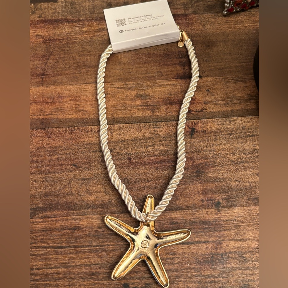 NWT ETTIKA Starfish Statement Pendant Necklace, 18k Gold Plated - Picture 4 of 7
